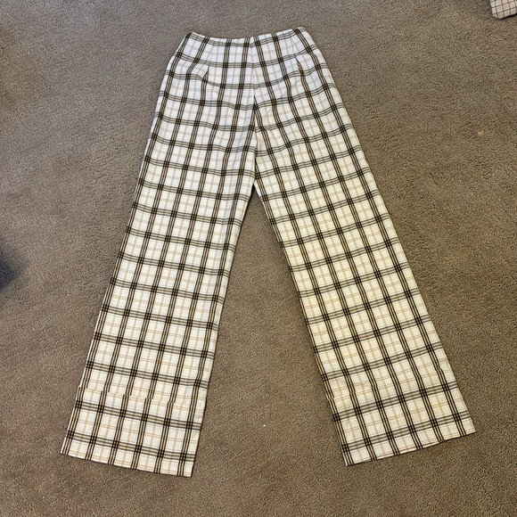 Size 0 yellow checkered wide leg princess polly pants. - Picture 7 of 8